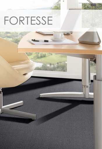 Metrážny koberec FORTESSE SDE New 299 Sivý