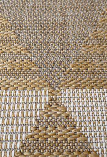 [kusovy-koberec-flat-21132-gold-1.jpg]