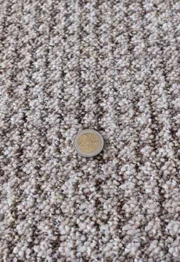 [metrazny-koberec-bastia-3713-bezova-1.jpg]