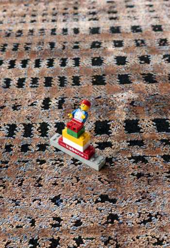 [kusovy-koberec-versailles-902-terra-2.jpg]