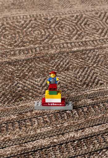 [kusovy-koberec-saran-226-brown-2.jpg]