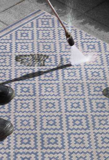 [102464_cleaning.jpg]
