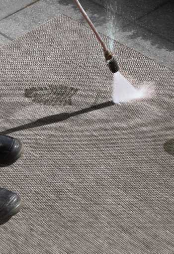 [102729_cleaning.jpg]