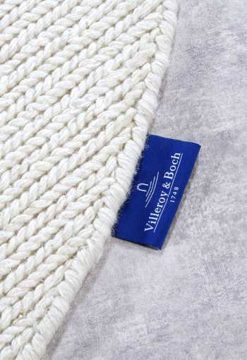 [106048_oval_zoom2.jpg]