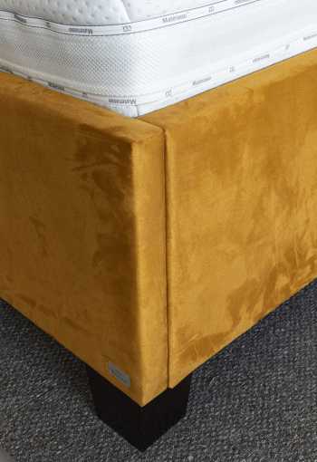 [postel-honey-2.jpg]