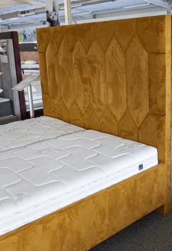 [postel-honey-3.jpg]