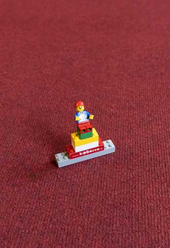 [podkladovy-koberec-budget-903-cerveny-2.jpg]