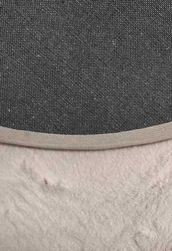 [kusovy-koberec-bunny-n23-4-kruh.jpg]